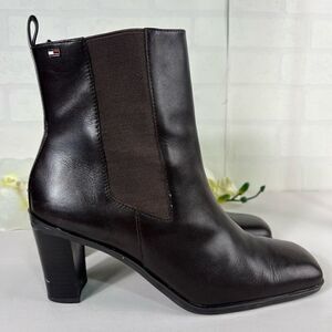 Tommy Hilfiger Heeled boots size 7.5M Dark Brown 90s Y2K  classy equestrian Old